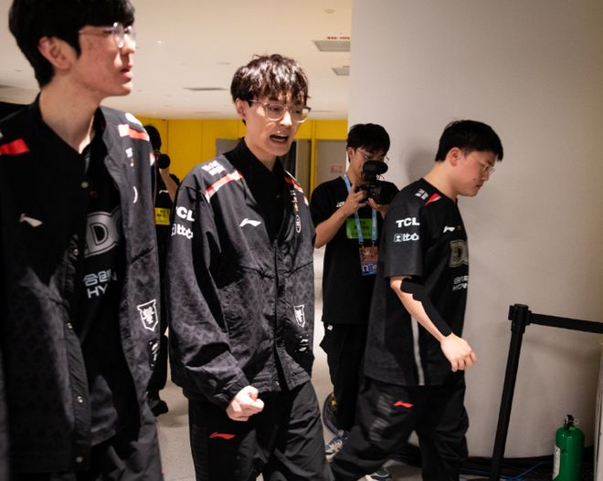 PG-包含Uzi在美国队比赛中挺进下一轮，关键助攻引发热议！的词条