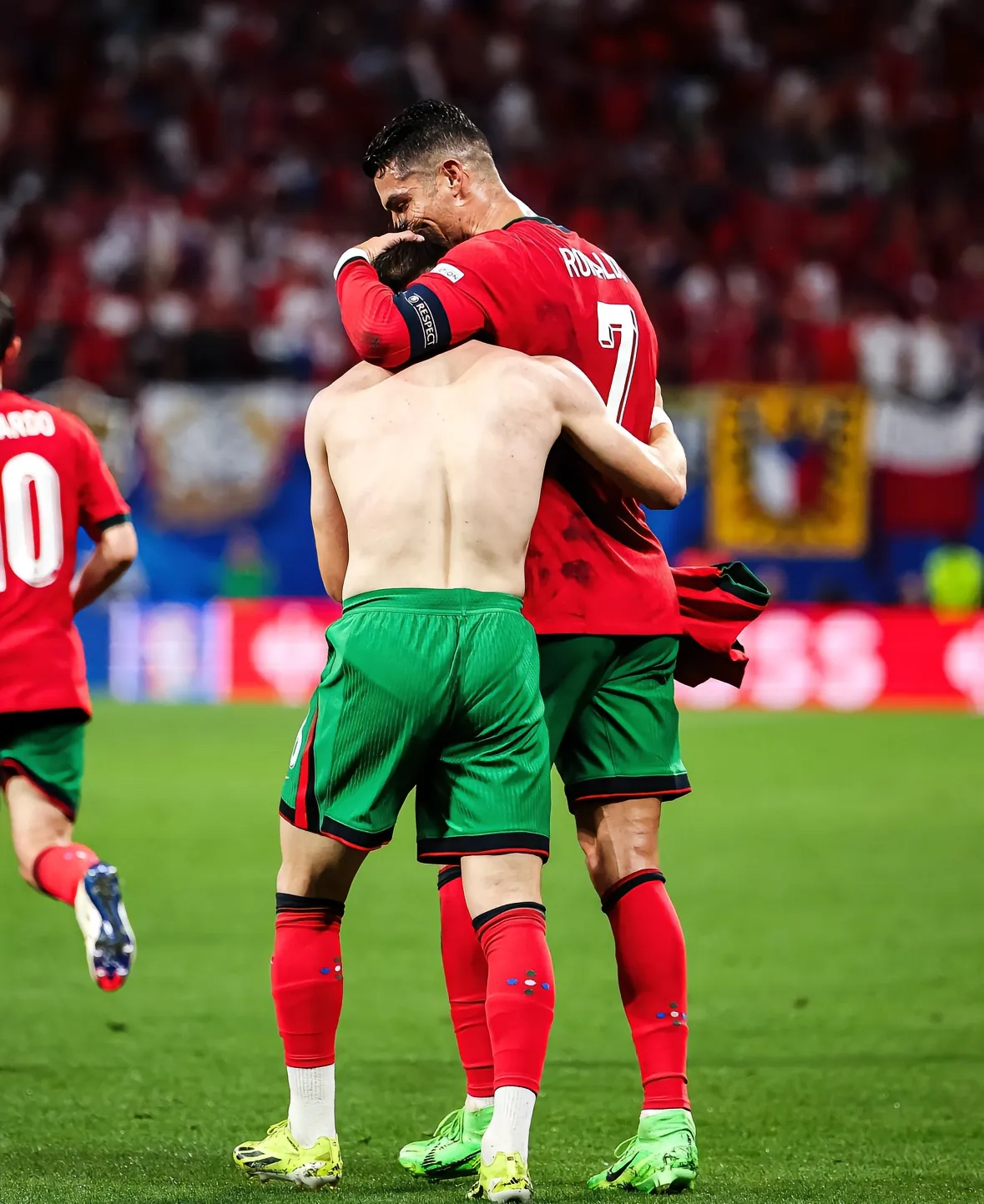 PG电子-C罗在C9比赛中势不可挡，出色防守引发热议！的简单介绍