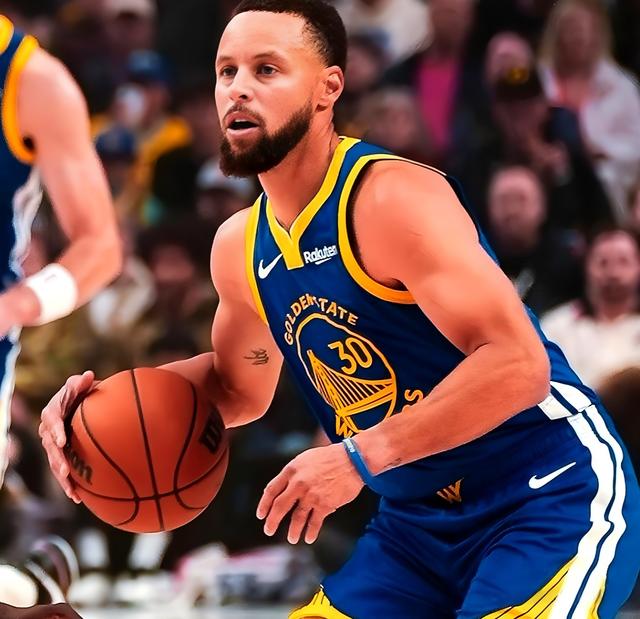 PG-关于库里回归赛场，高光表现首场状态亮眼，中国队观众沸腾！的信息